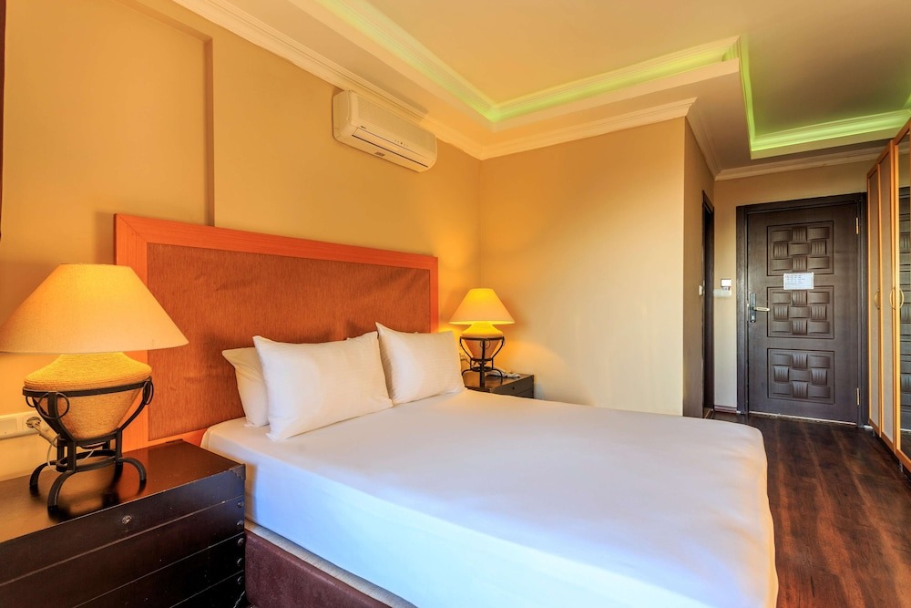 هتل ماناسپارک دلوکس